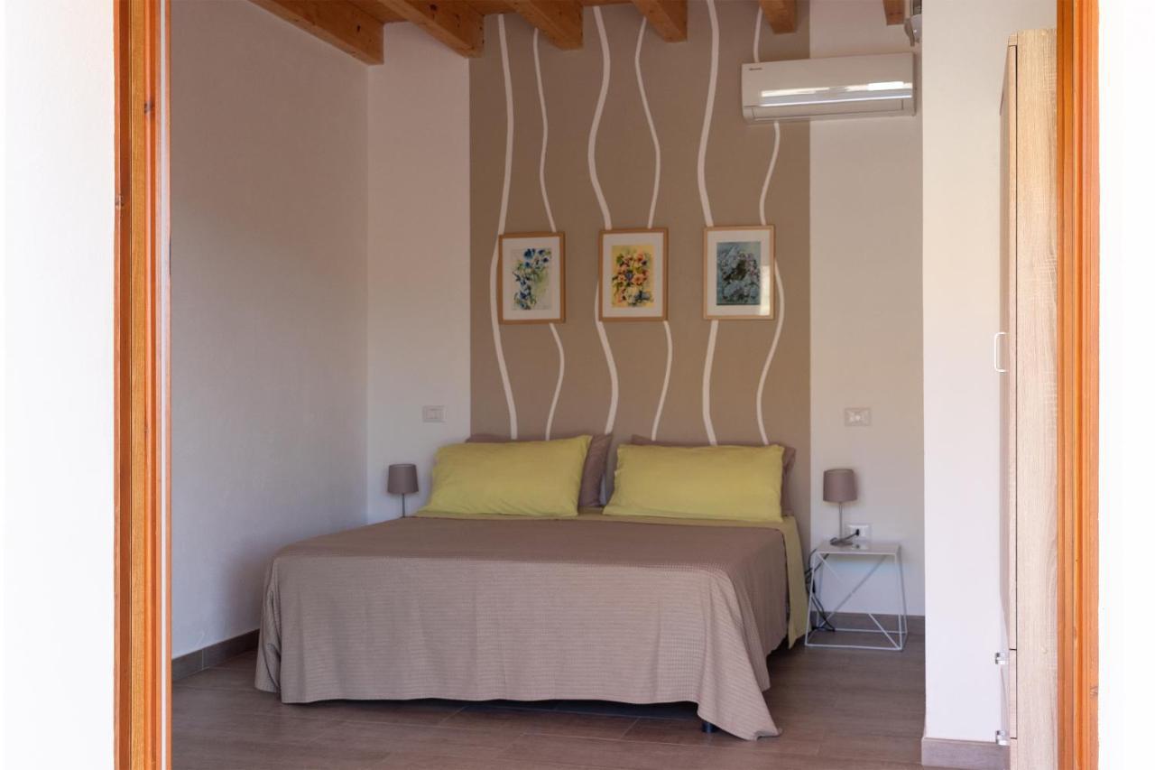 Sa Guardia De Ferricci Bed and Breakfast Solanas  Eksteriør billede